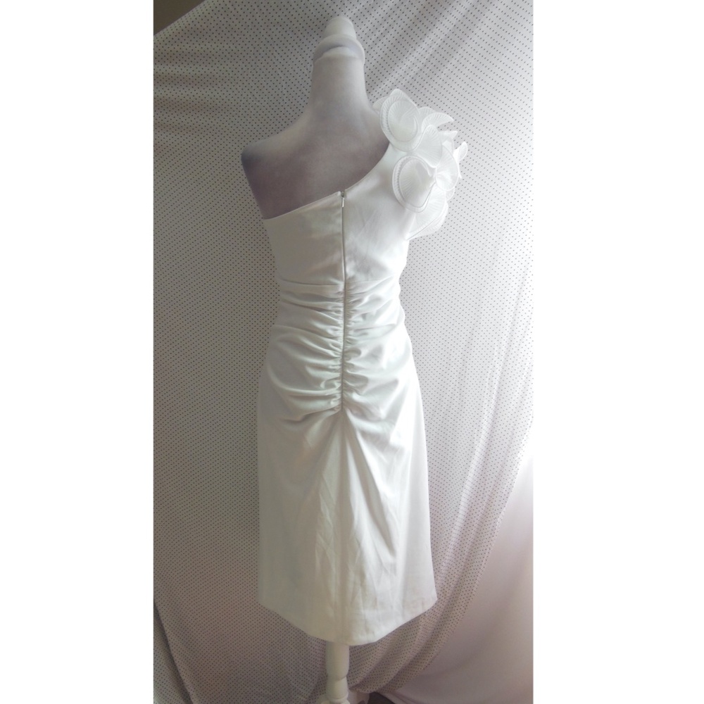NEW XSCAPE White RUCHED Ruffled ONE SHOULDER Bridal SHEATH Midi DRESS 14 - Picture 7 of 11